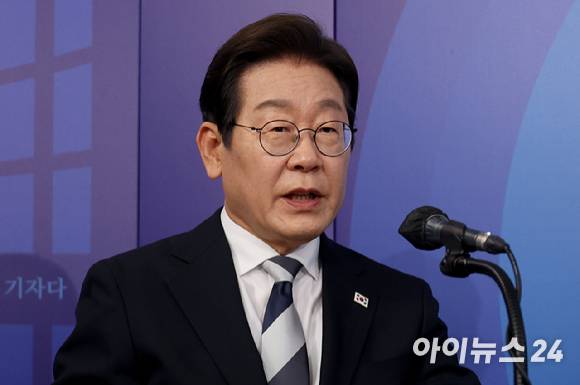 더불어민주당 제21대 대통령선거 경선에 나선 이재명 예비후보가 지난 23일 서울 여의도 오마이TV 스튜디오에서 열린 '오마이TV 초청 토론회'에서 모두발언을 하고 있다. [사진=국회사진취재단]