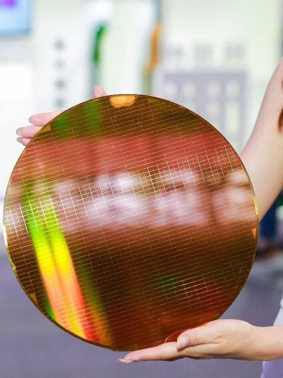 A wafer manufactured by YMTC [YMTC]