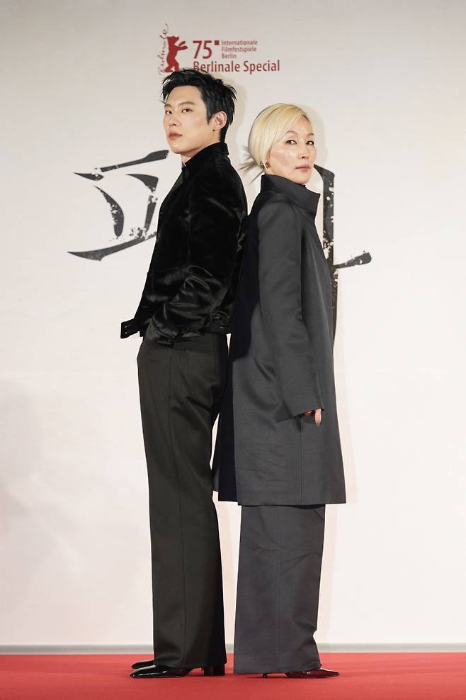 배우 김성철(왼쪽), 이혜영. NEW, 수필름 제공