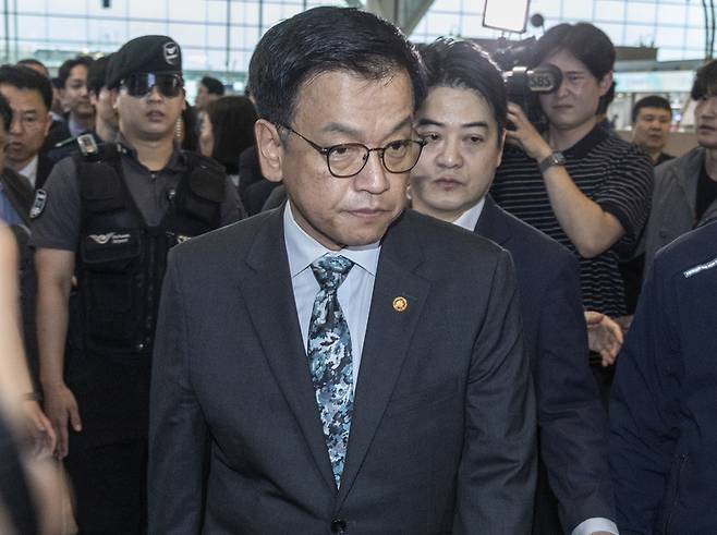 대미 무역협상 위해 출국하는 최상목 경제부총리 / 사진=연합뉴스