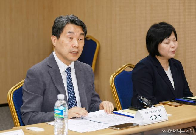 이주호 사회부총리 겸 교육부 장관이 22일 오후 서울 강남구 한국과학기술회관에서 열린 '의대교육 정상화를 위한 의과대학 학생 간담회'에서 인사말을 하고 있다/사진제공=교육부 /사진=(서울=뉴스1) 민경석 기자