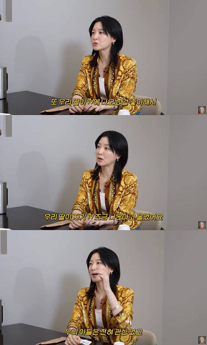배우 이영애가 과거 남편과 쌍둥이 자녀와 함께 방송에 출연했을 당시 악성 댓글에 시달렸다고 고백했다./사진=유튜브 채널 '공부왕찐천재 홍진경' 영상