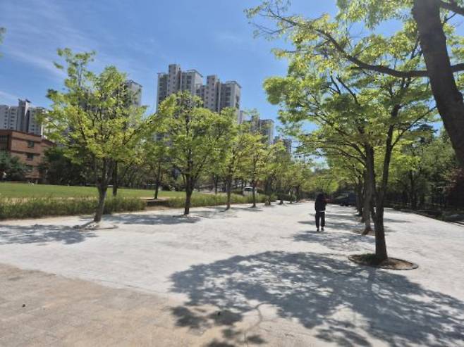 바닥 포장 교체 등을 마치고 준공한 기흥구 새물근린공원. /사진제공=용인특례시