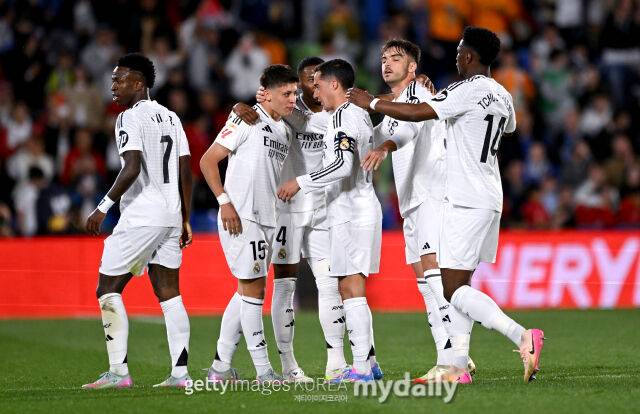 귈러의 득점 후 함께 기뻐하는 레알 마드리드 선수들. /게티이미지코리아