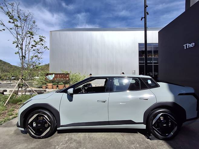 기아 EV4 측면부 [기아 제공]