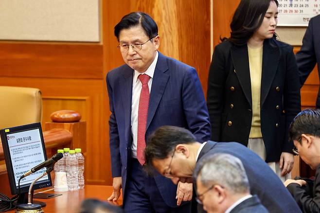 황교안 전 국무총리가 지난 2월 11일 서울 종로구 헌법재판소에서 열린 ‘윤석열 대통령 탄핵심판 7차 변론’에서 윤 대통령 변호인단으로 참석하고 있다. [사진공동취재단]