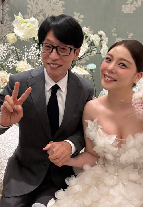 왼쪽부터 유재석, 에일리/소셜미디어