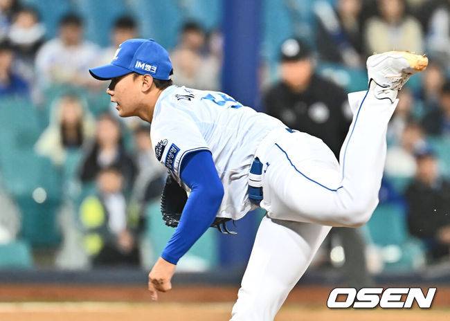 [OSEN=대구, 이석우 기자] 27일 대구삼성라이온즈파크에서 2025 신한 SOL 뱅크 KBO 리그 삼성 라이온즈와 NC 다이노스의 경기가 열렸다. 홈팀 삼성은 김대호가, 방문팀 NC는 목지훈이 선발 출전했다. 삼성 라이온즈 배찬승이 역투하고 있다. 2025.03.27 / foto0307@osen.co.kr