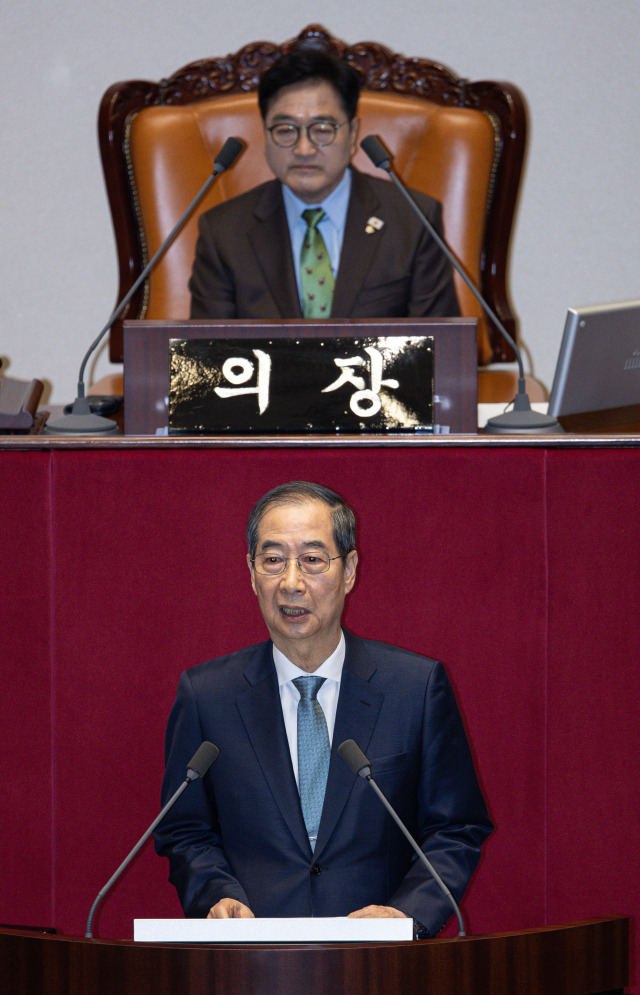 한덕수 대통령 권한대행 국무총리가 24일 서울 여의도 국회 본회의장에서 열린 제424회 국회(임시회) 제6차 본회의에서 2025년도 제1회 추가경정예산안에 대한 정부의 시정연설을 하고 있다.