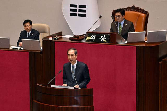 한덕수 대통령 권한대행 국무총리가 24일 서울 여의도 국회 본회의장에서 열린 제424회 국회(임시회) 제6차 본회의에서 2025년도 제1회 추가경정예산안에 대한 정부의 시정연설을 하고 있다.