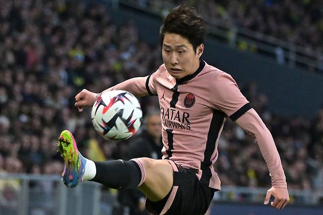 PSG 이강인이 23일 낭트전에서 볼 트래핑을 하고 있다. AFP연합뉴스