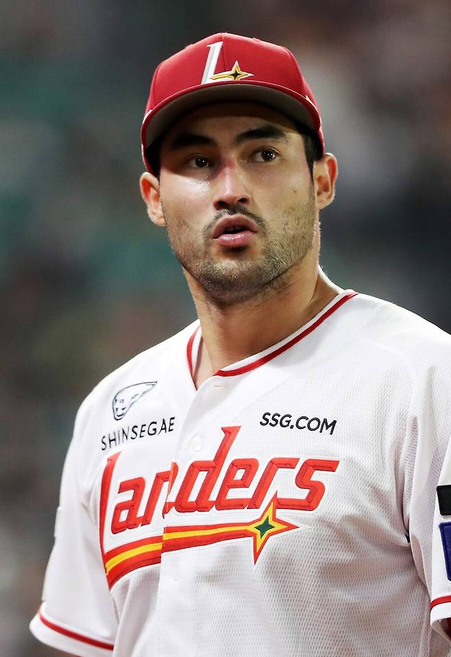 ▲ 화이트는 23일 수원 kt전에서 최고 시속 158km의 강속구를 던지며 KBO리그 첫 승리를 거뒀다 ⓒSSG랜더스