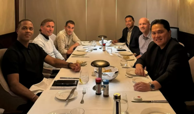 ▲ 언론이 지속적으로 '신태용 향수'를 드러내는 것과 달리 인도네시아축구협회(PSSI)는 현직 파트릭 클라위버르트(앞줄 왼쪽) 감독 힘을 실어주는 '광폭' 귀화 프로젝트를 여전히 이어 가고 있다. ⓒ 에릭 토히르 SNS