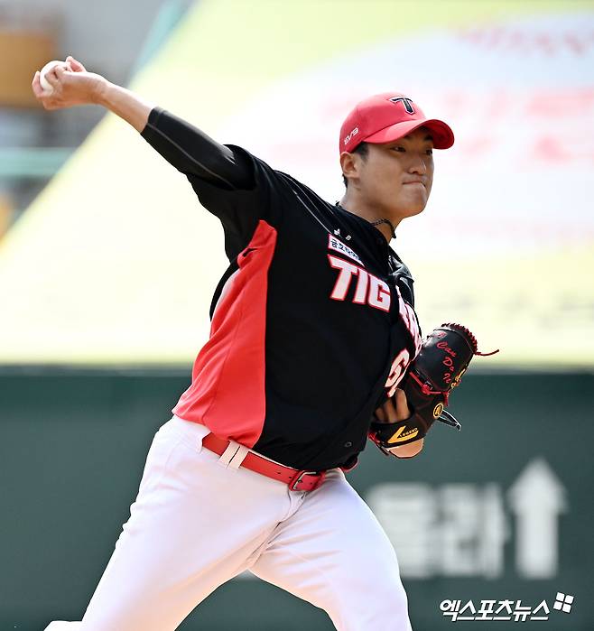 KIA 타이거즈 투수 김도현이 정규시즌 경기에 등판해 투구하고 있다. 엑스포츠뉴스 DB