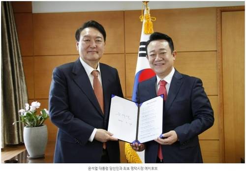 윤석열 전 대통령과 2022년 지방선거 당시 최호 국민의힘 평택시장 후보 [최호 블로그 캡처. 재판매 및 DB 금지]