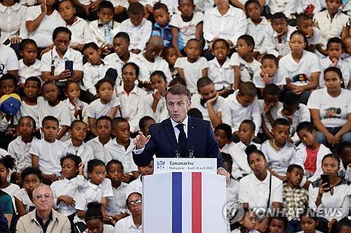 마다가스카르 방문한 에마뉘엘 마크롱 프랑스 대통령 [AFP=연합뉴스]