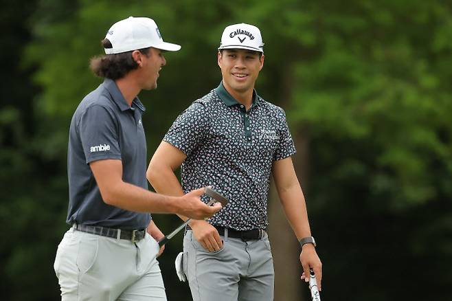 왼쪽부터 케빈 벨로와 아이제이아 샐린다(사진=AFPBBNews)