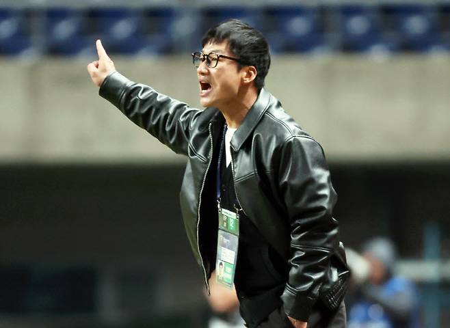 아시아축구연맹(AFC) 챔피언스리그엘리트(ACLE) 광주FC와 비셀 고베의 16강 2차전. 광주 이정효 감독이 작전 지시하고 있다. 사진=연합뉴스