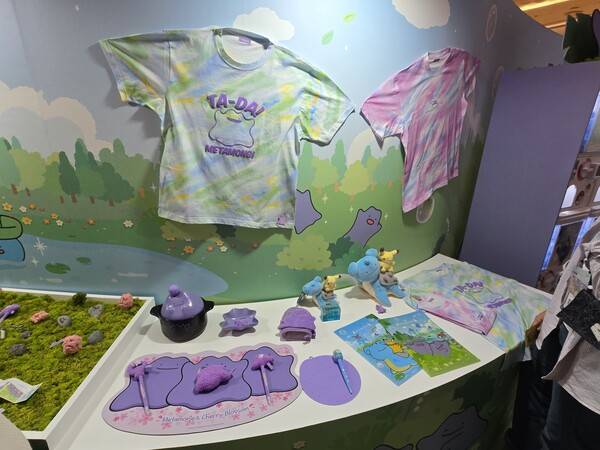 - 메타몽 콘셉트의 각종 굿즈들