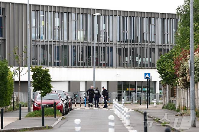 24일(현지시간) 프랑스 낭트의 한 고등학교에서 한 학생이 흉기 난동을 부려 1명이 사망하고 최소 3명이 다치는 사건이 일어났다. 2025.04.24 ⓒ 로이터=뉴스1 ⓒ News1 정지윤 기자