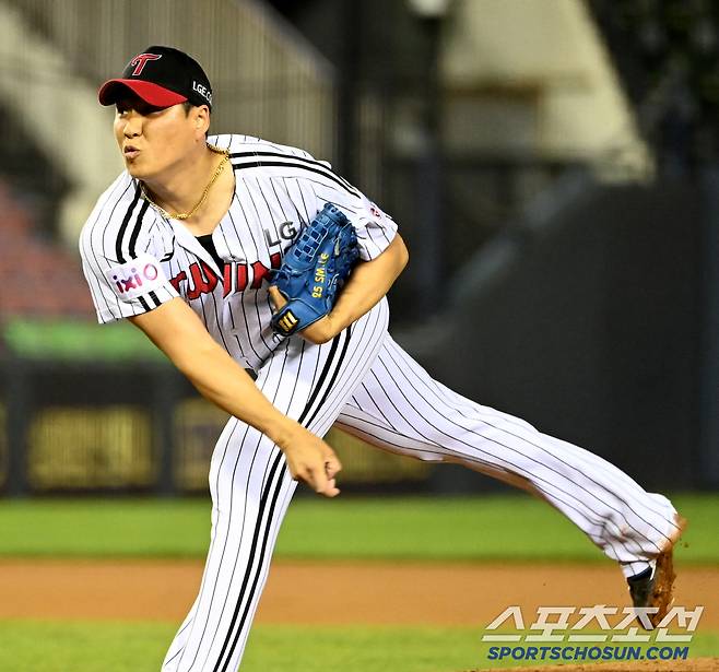 22일 잠실야구장에서 열린 NC와 LG의 경기,  LG 배재준이 역투 하고 있다. 잠실=허상욱 기자wook@sportschosun.com/2025.04.22/