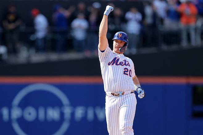 뉴욕 메츠 피트 알론소가 지난 24일(한국시각) 필라델피아 필리스전에서 연장 10회 2루타를 터뜨린 뒤 기뻐하고 있다. Imagn Images연합뉴스