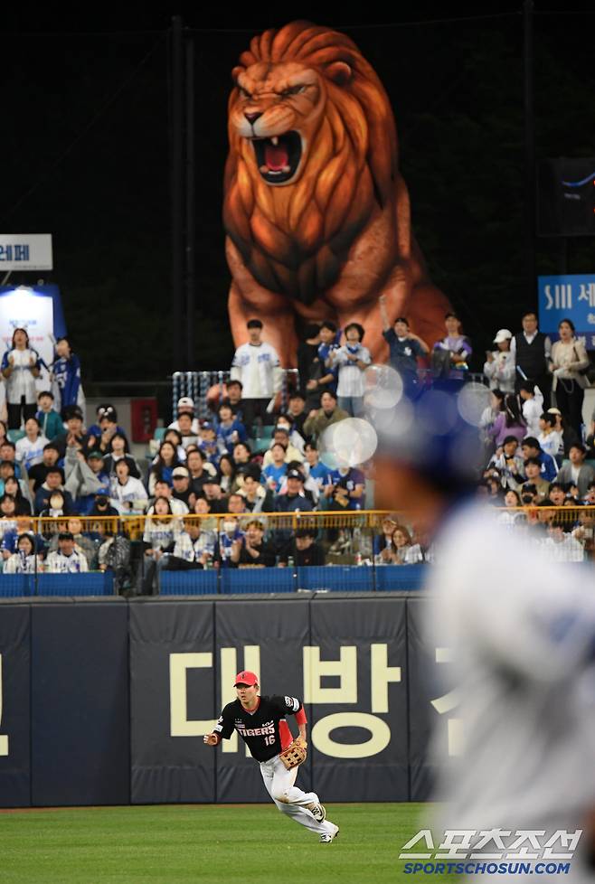 6회 1사 1,2루 삼성 김지찬의 타구를 처리하기 위해 빠르게 달려 나온 KIA 중견수 최원준.