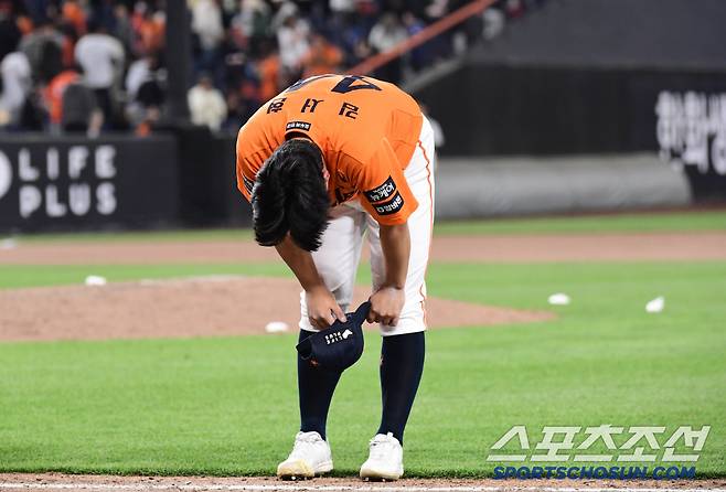 25일 대전 한화생명볼파크에서 열린 한화와 KT의 경기. KT가 한화에 2대 1로 승리했다. 아쉬움에 고개를 떨군 한화 김서현. 대전=송정헌 기자songs@sportschosun.com/2025.04.25/