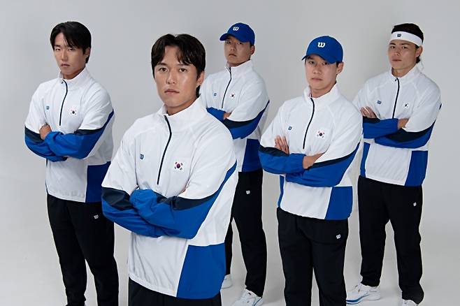 윌슨 테니스 국가대표 컬렉션 화보에 참여한 테니스 남자 국가대표 선수들(신산희, 남지성, 정윤성, 권순우, 제라드 캄파냐 리 왼쪽부터)