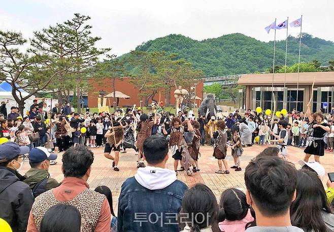 석장리구석기 축제 구석기 퍼레이드/사진-공주시
