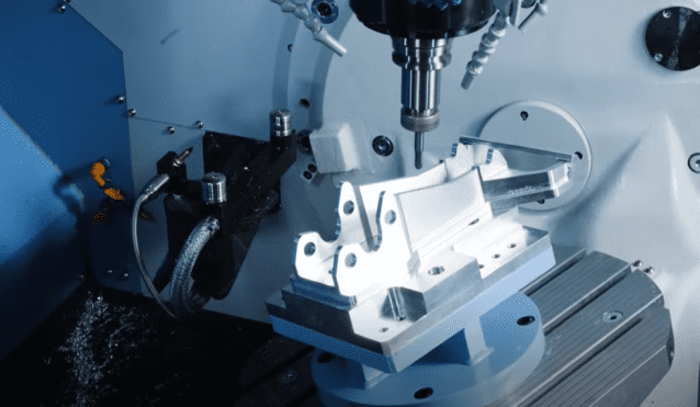 공작기계가 항공 부품을 가공하는 모습 (사진=DN솔루션즈 유튜브 갈무리)