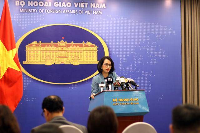 팜투항 베트남 외교부 대변인이 하노이 국제컨벤션 센터에서 브리핑을 하고 있다. 하노이=허경주 특파원