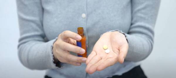 출시 이후 꾸준히 판매되는 이중 제형 비타민은 평소 식사를 제대로 안 챙기는 사람에게 비교적 큰 효과를 보인다./사진=헬스조선 유튜브 캡처