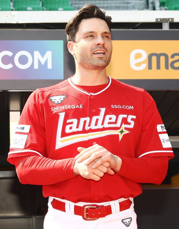 25일 인천 키움전에 앞서 1군 선수단에 합류한 라이언 맥브룸. SSG 제공