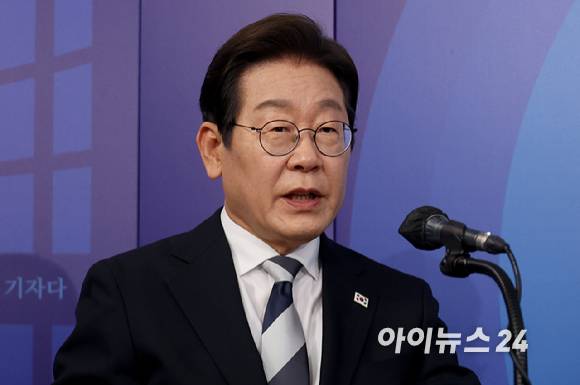 더불어민주당 제21대 대통령선거 경선에 나선 이재명 예비후보가 23일 오후 서울 여의도 오마이TV 스튜디오에서 열린 오마이TV 초청 토론회에서 모두발언을 하고 있다. [사진=국회사진취재단]