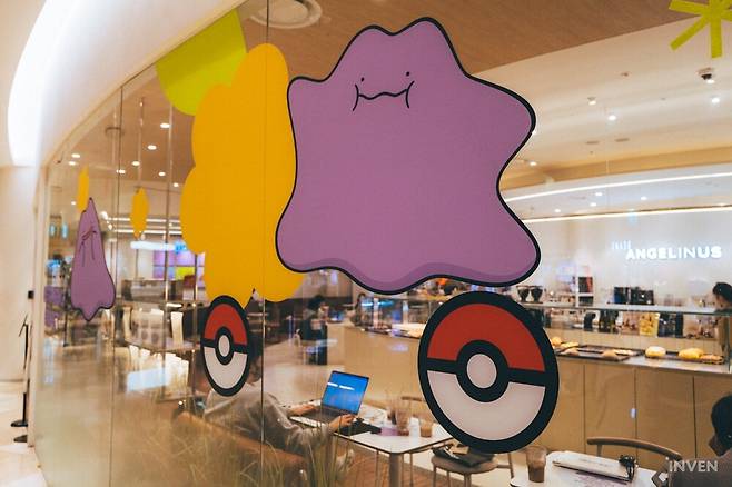 ▲ 그래도 곳곳에 붙은 메타몽을 보고 방향을 찾을 수 있었습니다