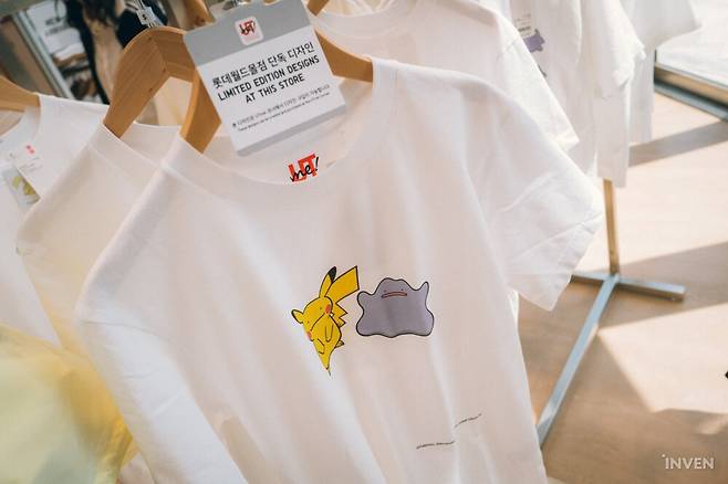 ▲ 유니클로에서는 단독 디자인 메타몽 티셔츠도 팔고 있었고요