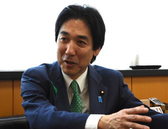 기우치 미노루 일본 경제안보담당상이 지난 18일 일본 도쿄 내각부 청사에서 한국어로 자기 소개를 하고 있다. 오누키 도모코 특파원