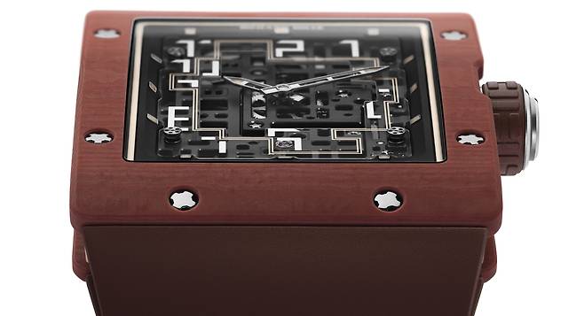 무브먼트와 인덱스를 새긴 다이얼이 한 덩어리로 보인다. 리차드 밀의 디자인 감성을 느낄 수 있다. 사진 리차드 밀