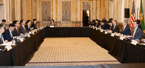 24일(현지시간) 미국 워싱턴 DC 재무부 청사에서 열린 ‘한ㆍ미 2+2 통상 협의’. 사진 기획재정부