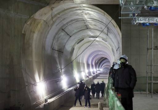 오는 6월 대통령선거를 앞두고 여야 대선 유력 후보들이 교통 관련 공약을 하나둘 선보이고 있다. GTX-A 터널 내부 모습. /한경DB