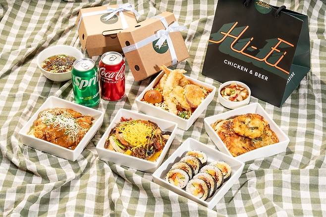캐주얼 다이닝 하이파이 치킨 앤 비어가 선보이는 5월 한정 피크닉 세트 / 사진=인스파이어