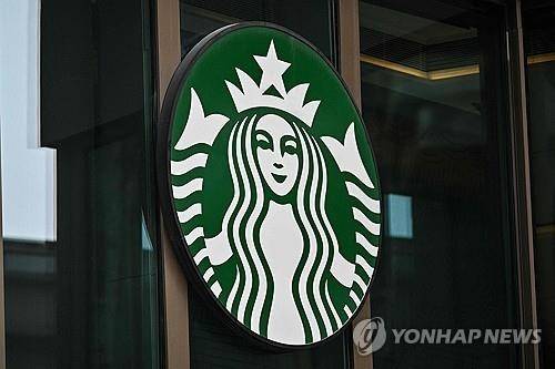 브라질의 한 커피농장에서 노예처럼 일하다가 간신히 구출된 일꾼들이 세계적인 커피 업체 스타벅스에 피해배상 소송을 제기했다. [사진출처 = 연합뉴스]