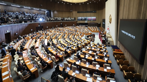 국회 본회의에서 윤석열 대통령 탄핵소추안에 대한 가결을 선포하고 있는 모습. [연합뉴스]