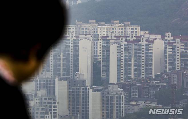 [서울=뉴시스] 정병혁 기자 = 19일 서울 중구 남산에서 바라본 서울시내 아파트. 해당 사진은 기사 내용과 직접적인 관계 없음.