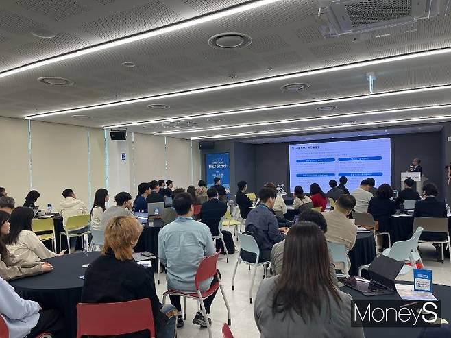 사진은 이병호 일본무역진흥기구 투자촉진팀장의 강연을 집중해서 듣고 있는 스타트업 관계자들의 모습. /사진=유찬우 기자