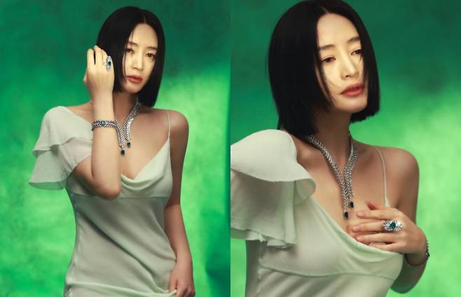 배우 김혜수가 섹시미를 드러냈다. /사진=김혜수 인스타그램