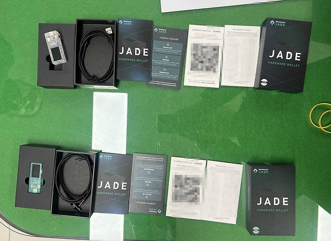 피의자들이 범행에사용한 콜드월렛. 비트코인 보관 장치다. [서울경찰청 제공]