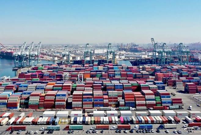 [AP/뉴시스] 붐비는 LA 컨테이너 항구. 2025.04.25. *재판매 및 DB 금지