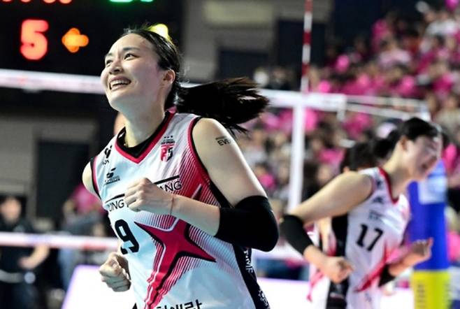 지난 시즌 정관장의 준우승에 힘을 보탰던 표승주는 끝내 소속팀을 찾지 못해 은퇴를 선언했다. 한국배구연맹